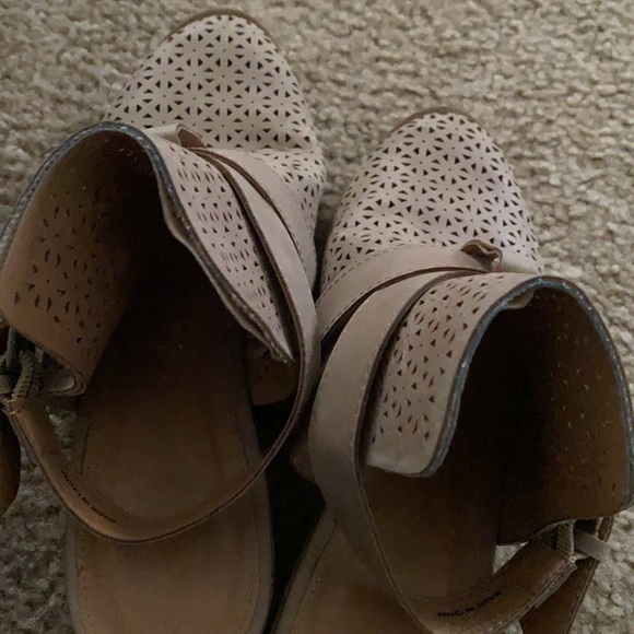 Tan booties - Picture 4 of 5